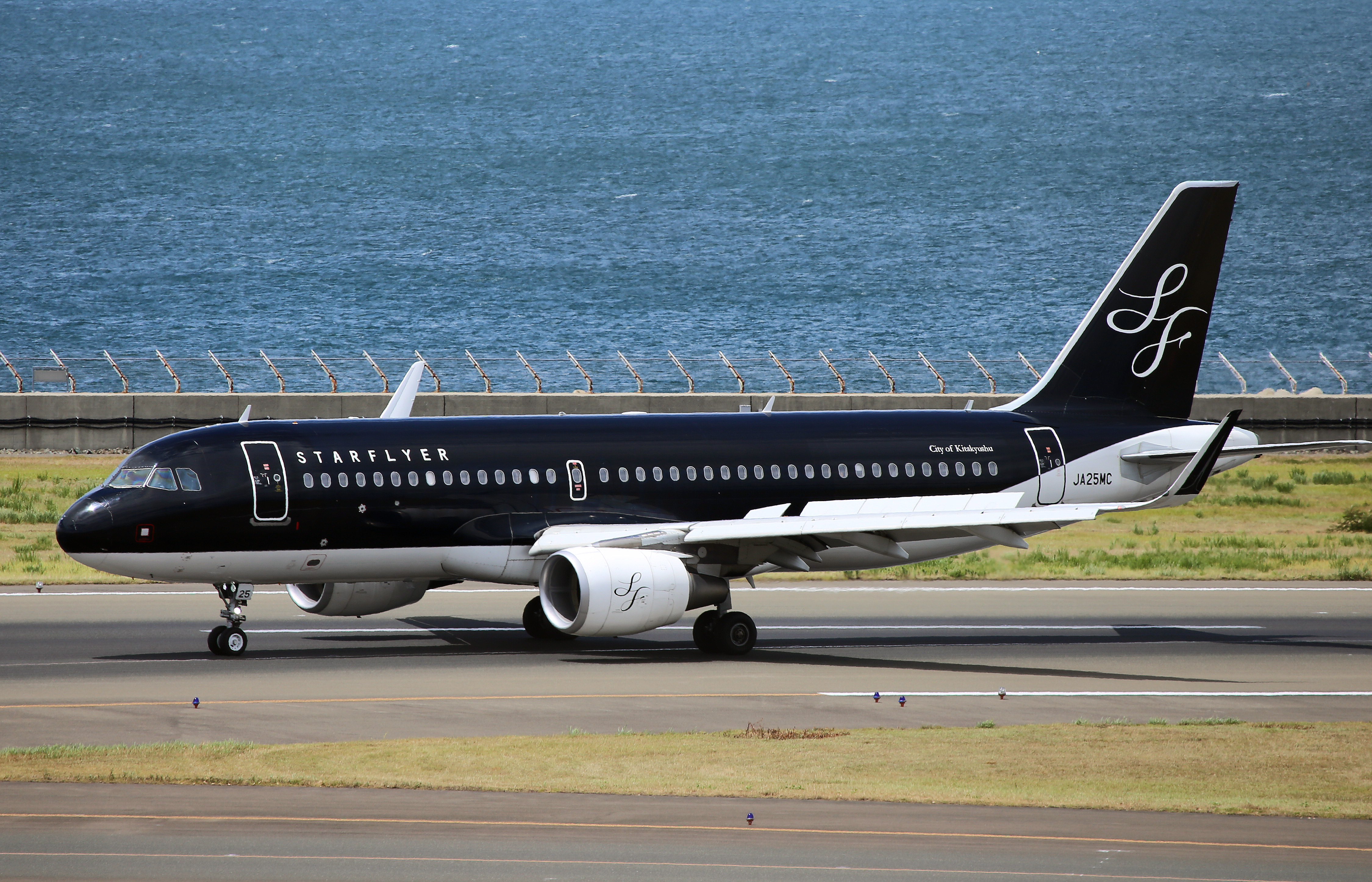スターフライヤー StarFlyer 世界の旅客機図鑑